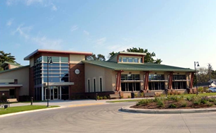 Photo of the Holmen Public Library on a sunny summer day